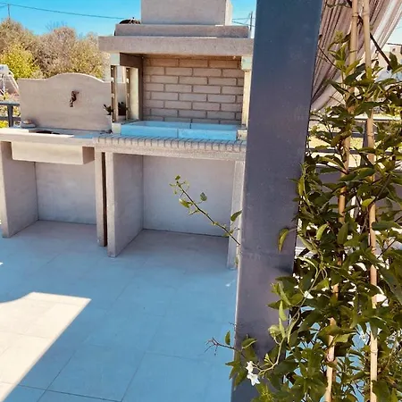 Апартаменты Phaedra House For Relaxing Holidays Near Platanias